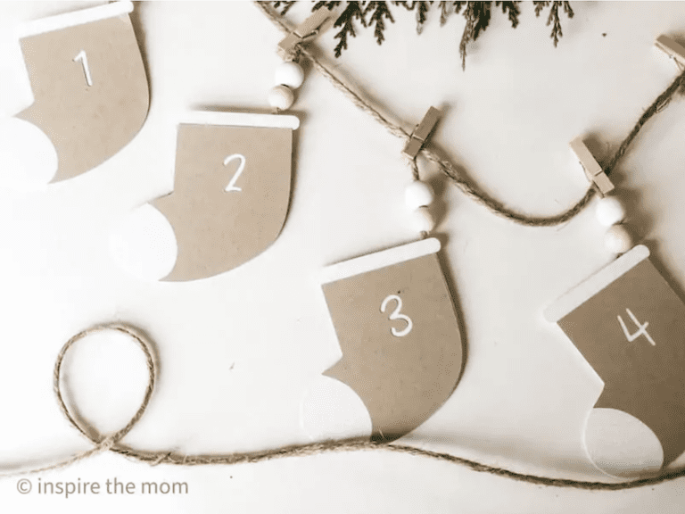 How to Make a Christmas Countdown Garland With Your Cricut