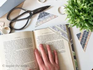 How to Make Washi Tape Corner Bookmarks. Cover photo. www.inspirethemom.com